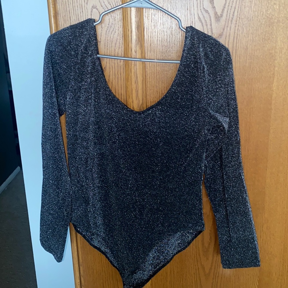 Glitter long sleeve scoop bodysuit ✨